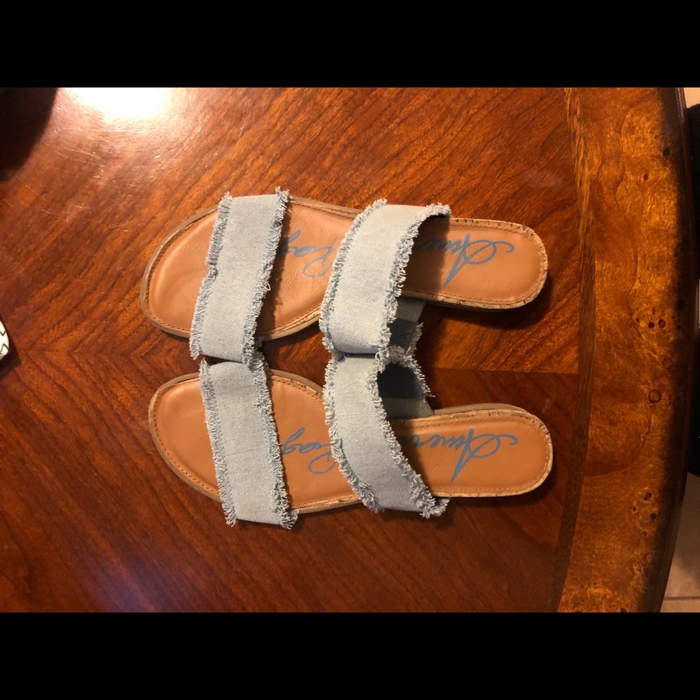 sandals - Picture 2 of 3